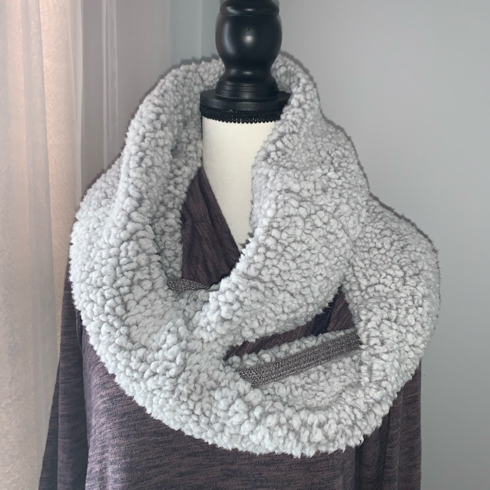 PROPERLY TIED Sherpa circle scarf